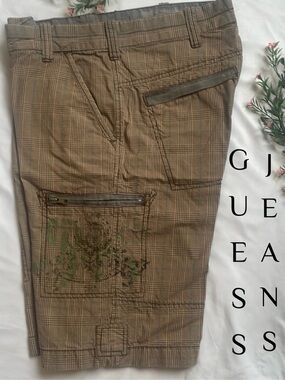 GUESS CARGO SHORTS
